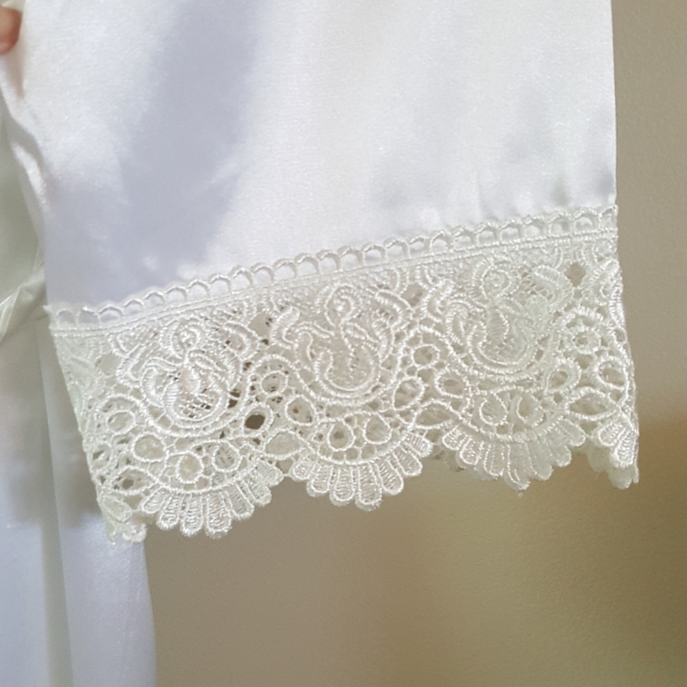 White Lace Trim Robe - Picture 5 of 6